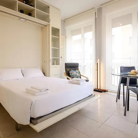 Large And Bright In The Heart Of Appartamento Bologna
