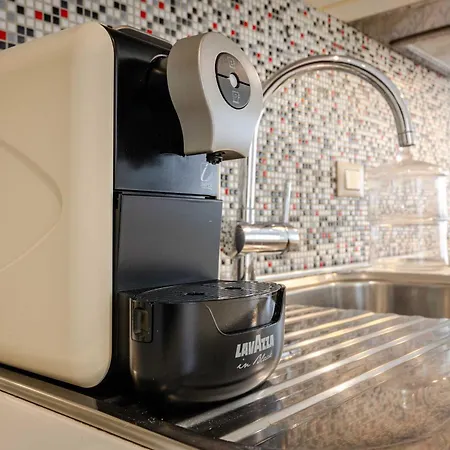 Large And Bright In The Heart Of * 볼로냐