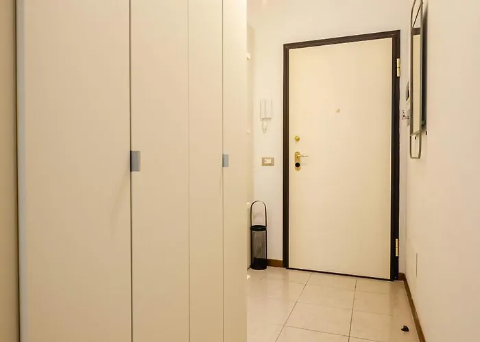 Large And Bright In The Heart Of 아파트 *