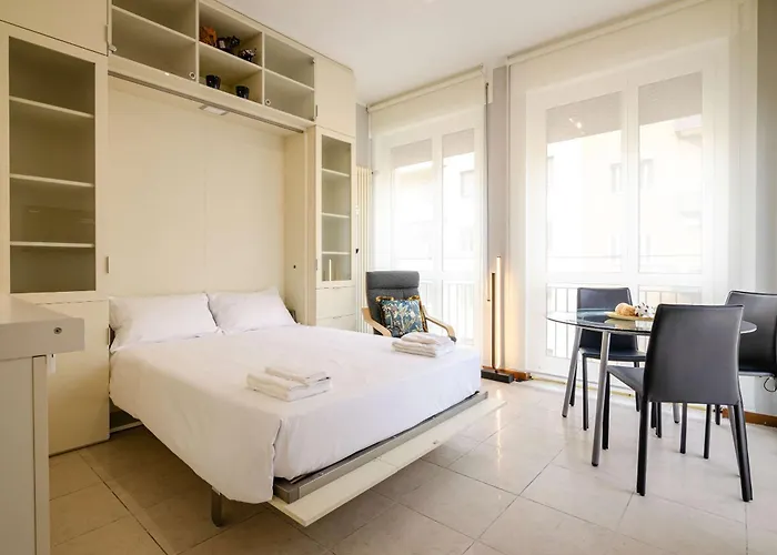 Large And Bright In The Heart Of * 볼로냐