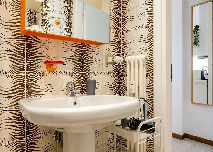 Large And Bright In The Heart Of 아파트