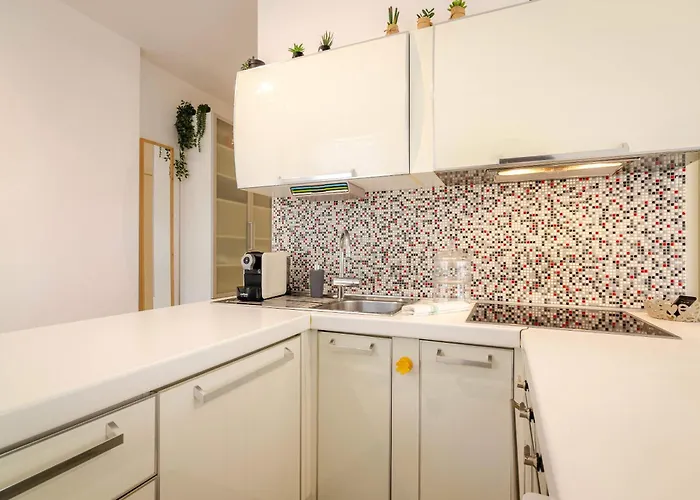 아파트 Large And Bright In The Heart Of